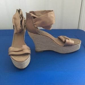 Jennifer Lopez wedges